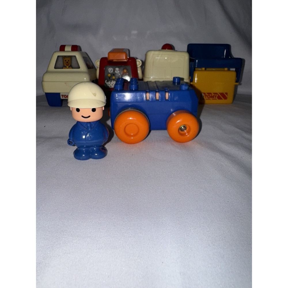 VINTAGE TOMY Police‎ Fire Fighter Ambulance Dozer Figure Magnetic